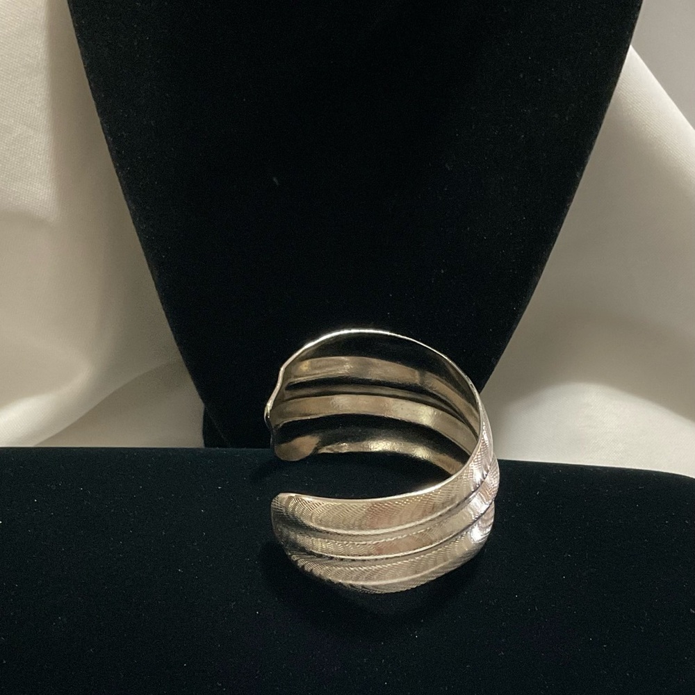 Avon Breathless Collection Swirl Cuff Bracelet (1987) - Picture 2 of 4